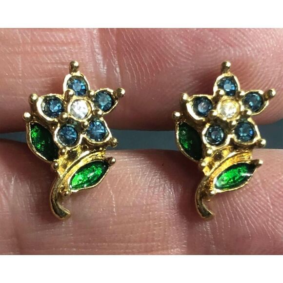 3133 AVON Vtg Goldtone flower CZ stud earrings - Picture 1 of 2